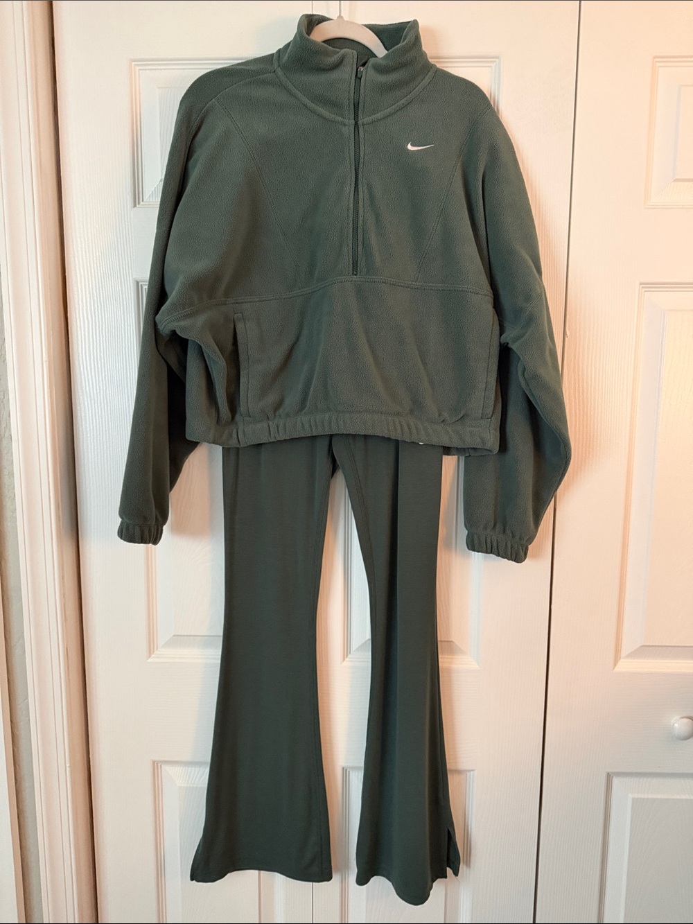 Nike Women’s Therma-Fit Olive Green Pullover & Flared Leggings Set Size Small